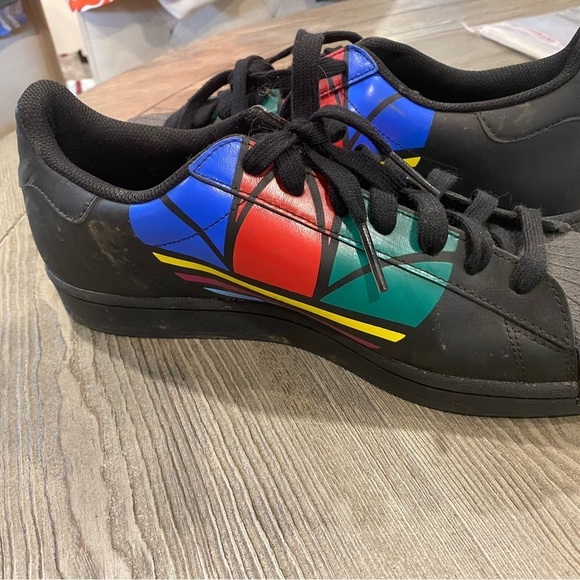 Adidas original *Pride Original* shoes size 10.5 ladies 9.5 men’s - Picture 5 of 5